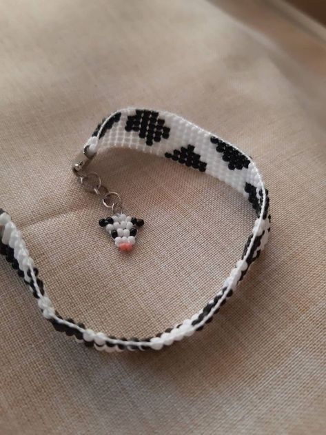 Cow Bracelet, Diy Bracelets Patterns, Handmade Jewelry Tutorials, Beaded Crafts, Handmade Jewelry Diy, Beaded Jewelry Patterns, Woven Bracelets, Diy Crafts Jewelry, Seed Bead Bracelets