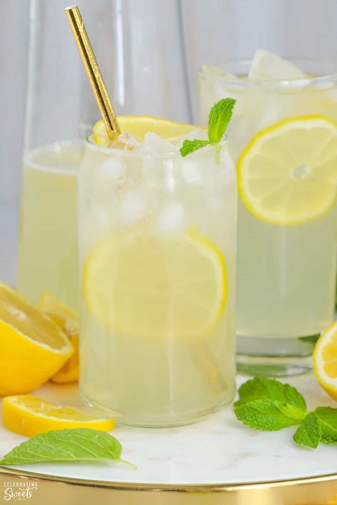 Easy Homemade Lemonade, Frozen Drink Recipes, Champagne Recipes Cocktails, Homemade Lemonade Recipes, Homemade Appetizer, Frozen Cocktail Recipes, Refreshing Drinks Recipes, Fresh Lemonade, Delicious Drink Recipes