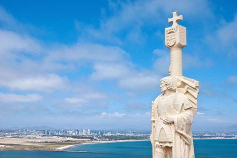 🗺️ Exploring the West Coast? Visit the Cabrillo National Monument which honors the discovery of the California coast! Is the Cabrillo National Monument Worth Visiting? #CabrilloNationalMonument #VisitSanDiego #CaliforniaRoadtrip Grand Escalante National Monument, National Wallace Monument, Vermilion Cliffs National Monument, Vermillion Cliffs National Monument, Cabrillo National Monument, Visit San Diego, Water Movement, Cape Cod Style, Beyond The Horizon