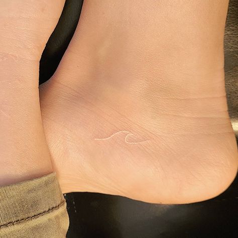 White Ink Wave Tattoo, White Ink Minimalist Tattoo, White Wave Tattoo, White Minimalist Tattoo, Small White Ink Tattoo, White Tattoo Aesthetic, Wave Tattoo Minimalist, Tiny Wave Tattoo, Minimalist Wave Tattoo