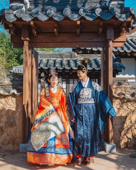 Korean Men Clothing, Korean Wedding Traditions, Korean Wedding Dress, Indonesian Wedding, Korean Traditional Clothing, Korean Traditional Dress, New Party Dress, Korean Hanbok, Korean Wedding