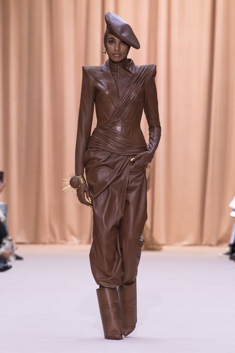 Expressionism Fashion, Oliver Rousteing, Hunger Games Outfits, Fall 2022 Couture, Leather Couture, Jean Paul Gaultier Haute Couture, 2022 Couture, Olivier Rousteing, Fall Attire