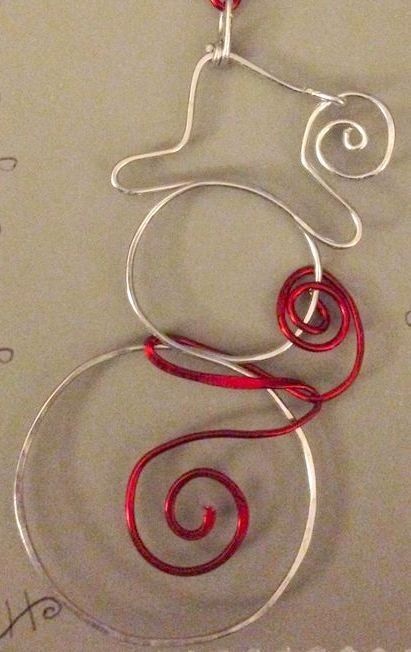 Christmas Wire Ornaments, Wire Wrap Christmas Ornaments, Diy Wire Ornaments, Wire Ornaments Christmas, Wire Wrapped Christmas Ornaments, Christmas Wire Jewelry, Christmas Wire Art, Wire Ornaments Diy, Wire Crafts For Beginners