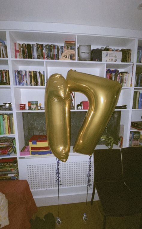 Gold 17 Balloons, 17 Birthday Balloons Aesthetic, Seventeen Birthday Aesthetic, 17th Birthday Balloons, 17 Th Birthday, 17th Birthday Aesthetic, 17 Balloons, Amelia Core, Seventeen Birthday