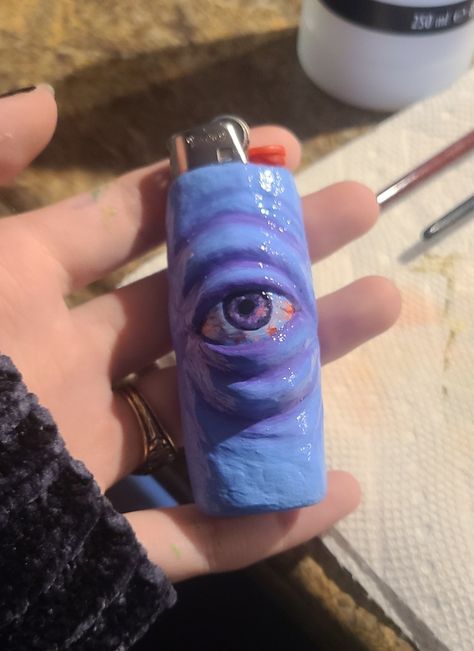 Clay On Lighter, Diy Lighter Holder, Grunge Clay Art, Lighter Cover Clay, Air Dry Clay Ashtray, Clay Lighter Case, Clay Lighter, Lighter Art, Sculpture Art Clay