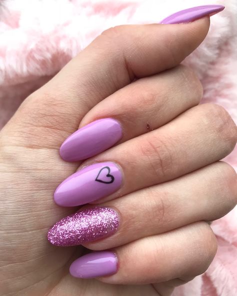 #nails #lilla #glicine #unghie #gelnails Nail Art Lilla, Nails Lilla, Nail Art 2022, Unghie Nail Art, Lavender Nails, Gothic Nails, Beauty Nails Design, Cute Nail Art Designs, Soft Nails