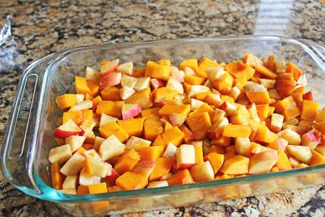 Roasted Butternut Squash and Apples Butternut Squash With Apples, Butternut Squash And Apples, Sweet Potato Snacks, Butternut Squash Cinnamon, Butternut Squash Apple, Frozen Butternut Squash, Baked Butternut Squash, Roasted Apples, Baked Squash