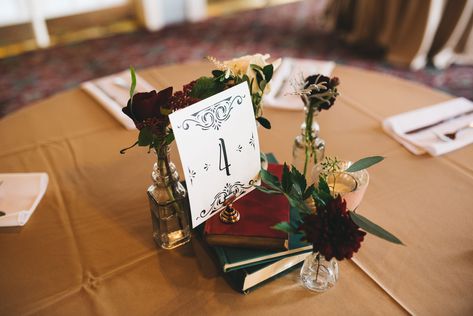 Book Table Centerpieces Wedding, Art Deco Table Centerpieces, Antique Book Centerpieces, Book Centerpiece Ideas, Book Centrepiece Wedding, Valentines Gala, Centerpieces Books, Vintage Book Wedding, Vintage Book Centerpiece