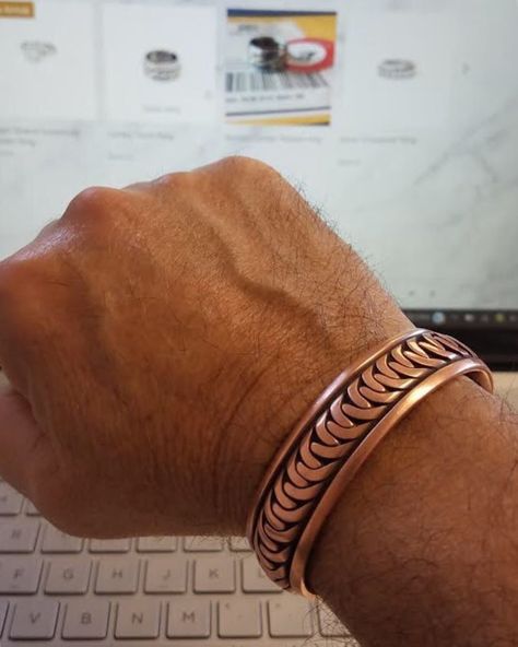 Bigweld Johnny Ray’s Instagram post: “All copper walk the cup bracelet” Mens Copper Bracelet, Jewellery Business, Wire Bracelets, Wire Wrapped Bracelet, Copper Wall, The Cup, Wire Weaving, Copper Bracelet, Wire Bracelet