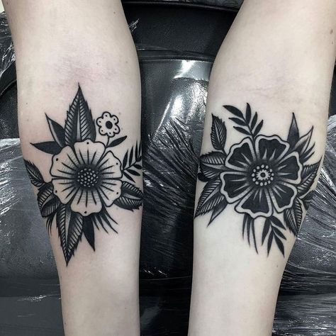 Black And White Tattoos, Wildflowers Tattoo, Black Flowers Tattoo, Delicate Flower Tattoo, Traditional Tattoo Flowers, White Tattoos, Black Art Tattoo, Murcia Spain, Small Flower Tattoos