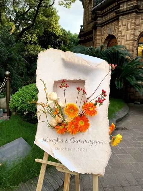 Wedding Easel Ideas, Flower Welcome Sign Wedding, Creative Wedding Signage, Diy Signage Ideas, Floral Gifts Ideas, Floral Signage, Welcome To Wedding Sign, Flower Welcome Sign, Wholesale Floral Supplies