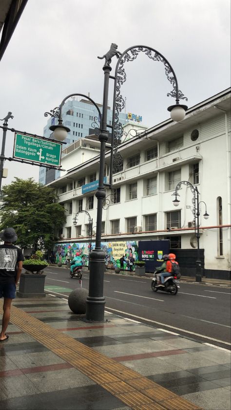 Bandung City, 80s Fashion Men, Perjalanan Kota, Kota Bandung, Wonder Quotes, Night View, Tangerang, 80s Fashion, Travel Aesthetic