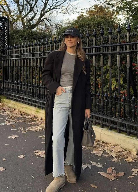 It's Uggs Season, Here's 21+ Cute Outfits We're Copying - style your occasion Straight Leg Jeans With Uggs, Antelope Uggs Outfit, How To Style Uggs, Slipper Outfit, Outfit With Uggs, Flare Jeans Outfit, What To Wear Fall, Uggs Outfit, All White Outfit