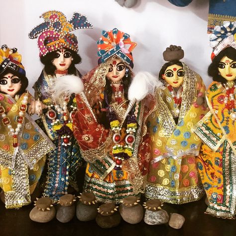 Gangore Festival, Happy Gangaur, Blouse Neck, Blouse Neck Designs, Handmade Clay, Mural Art, Festival Decorations, Neck Designs, Puppets