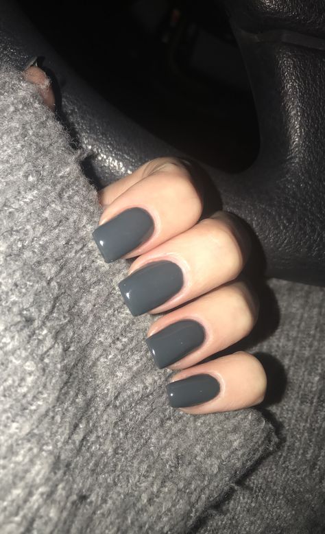 Darker Color Nails, Basic Dark Nails, Dark Grey Nail Ideas, Grey Short Nails, Nails Gris, Dark Gray Nails, Dark Grey Nails, Dark Color Nails, Grey Acrylic Nails