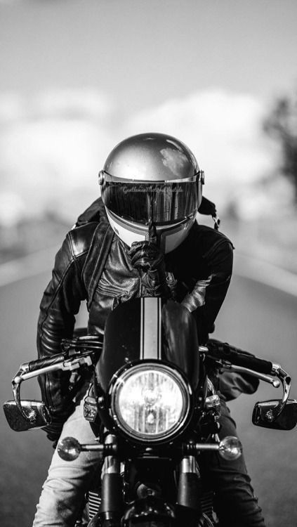 Motorcycle Photo Shoot, Мотоциклы Harley Davidson, Biker Photography, Image Moto, Мотоциклы Cafe Racers, Biker Photoshoot, Motorcycle Wallpaper, Motorcycle Photography, Dirt Bike Girl