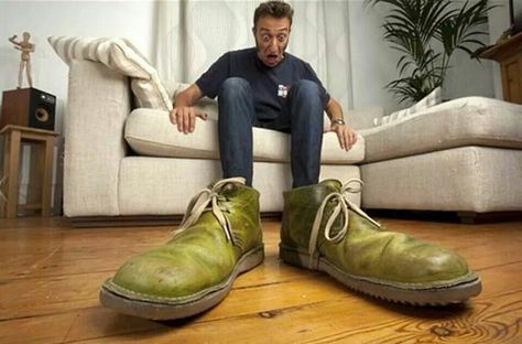 Optical illusions Illusion Fotografie, Photo Illusion, Forced Perspective Photography, Illusion Photography, Perspective Photos, Forced Perspective, Perspective Photography, Photography Pics, Shoes Too Big