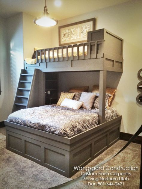 The only thing I don't like is that post holding up the loft. I think I would extend the loft a bit and make the support a bookshelf like it is on the left side. Modern Bunk Beds, Bunk Rooms, Bunk Beds With Stairs, Bunk Bed Designs, Luxurious Bed, Kids Bunk Beds, Sopot, Bed Linens, Loft Spaces