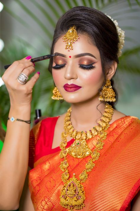 Bridal Eye Makeup South Indian, Hd Makeup Looks Bridal South Indian, Traditional South Indian Makeup Look, Bridal Makeover South Indian, South Indian Bride Look Makeup, Eyeshadow Looks For Bride, Bridal Images Indian, South Indian Bridal Eye Makeup, South Indian Bride Makeup Wedding