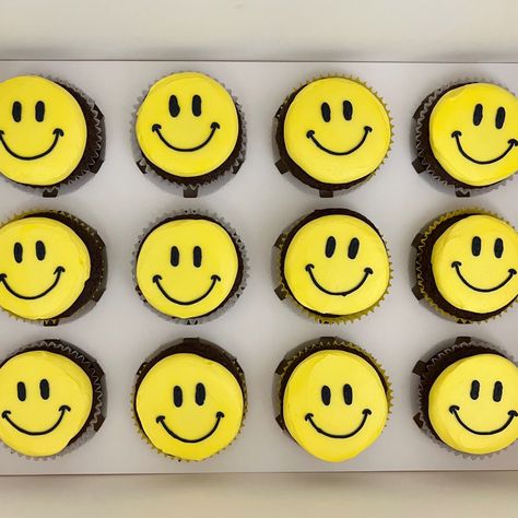 Smiley Face Cupcakes Aesthetic, Smiley Cupcakes Happy Faces, Smile Face Cupcakes, Smiley Face Cake Happy Birthday, Smiley Face Sheet Cake, One Cool Dude Cupcakes, One Happy Dude Birthday Cupcakes, Happy Face Cupcakes, Smiley Face Desserts