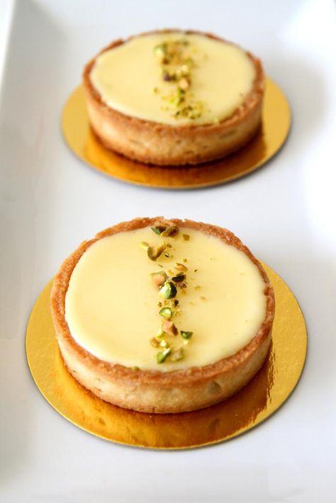 Lemon tart. It is written not using cups and ozs. I think I have a conversion chart. If not...too bad. Sounds delish! Kue Macaroon, Fresh Fruit Recipes, Pizza Sandwich, Small Cakes, Bread Pizza, Small Desserts, Lemon Tart, Meyer Lemon, Sweet Pie