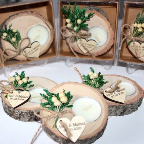 One wooden candle holder decorated with real natural dried flowers, personalized paper or wooden name tag and a tealight. You can buy them with name tags and with or without gift boxes. This items are ideal for, wedding favors, unique gifts for guests, thank you gifts, bridal shower favors, baptism favors, bridesmaid favors, engagement favors, party gifts. #weddinggiftideas #giftsforguests #weddingfavorsforguests #weddingfavors Wedding Party Favors For Guests, Log Planter, Rustic Wedding Table Decor, Engagement Favors, Bridesmaid Favors, Rustic Wedding Table, Candle Wedding Favors, Rustic Wedding Favors, Wooden Candle