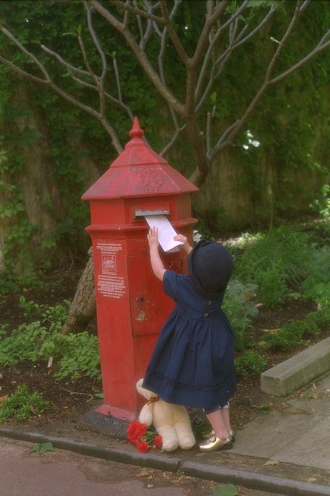 ~Ꮖℋℰ ℳᎯᎶℐℂ Ꮎℱ ℂℋℛℐЅᏆℳᎯЅ~ Postman Aesthetic, Mailbox Aesthetic, Post Office Aesthetic, Postbox Ideas, Red Mailbox, Post Boxes, Mail Boxes, Amazing Animal Pictures, Office Pictures