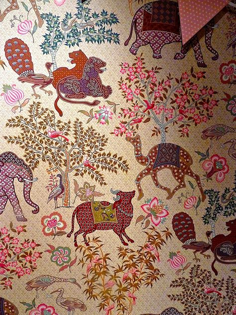 pierre frey Fayce Textiles Wallpaper, Antoinette Poisson Wallpaper, Pierre Frey Arty Wallpaper, Pierre Frey Wallpaper, Pierre Frey Fabric, Chic Wallpaper, Bedroom Wallpaper, Mysore, Pierre Frey