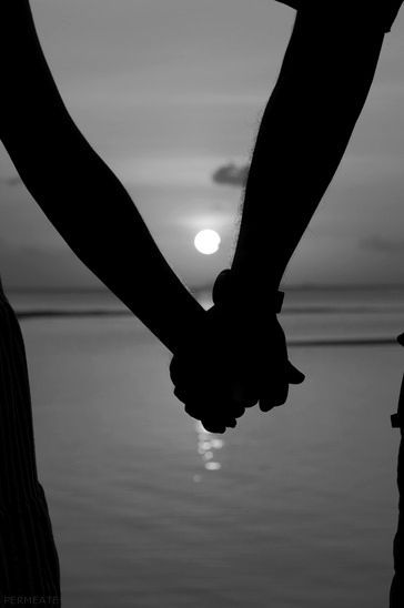 Couple Holding Hands, Love Wallpapers Romantic, Couple Hands, Couple Silhouette, Shotting Photo, Cute Couples Photos, Cute Couple Art, Photo Couple, Couple Photography Poses