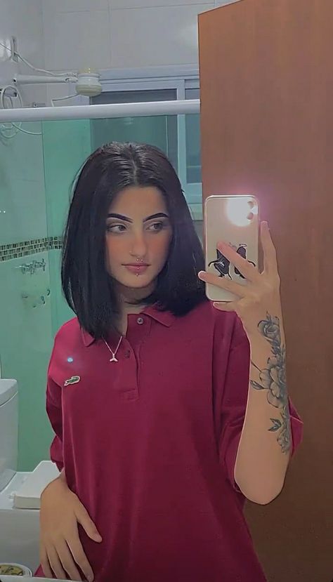 Stephany Ribeiro, Phone Humor, Lacoste Polo Shirts, Aesthetic Filter, Maria Clara, Cosplay Outfits, Girl Icons, Pin It, Beautiful People