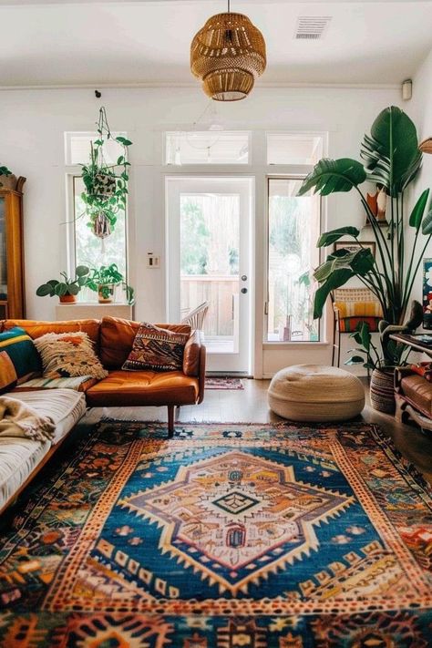 Bohemian Contemporary Living Room, Midmod Boho, Bohemian Interior Design Style, California Boho Decor, Boho Apartment Living Room, Fancy Interior, Gilbert House, Estilo Kitsch, Moroccan Decor Living Room