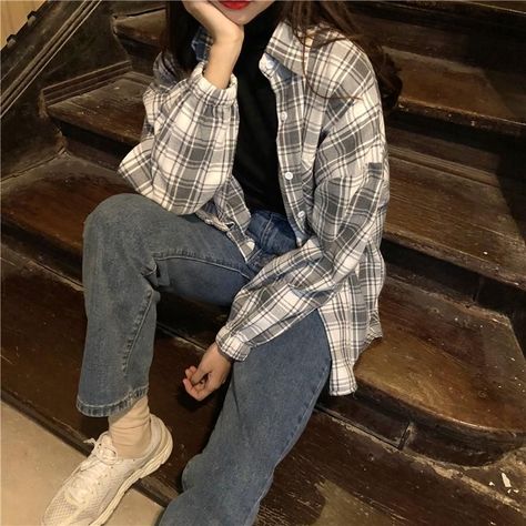 97d0145823aeb8ed80617be62e08bdccdesc41762984ri Flanel Outfit Aesthetic, Flannel Shirt Outfit, Plaid Shirt Outfits, Oversized Plaid Shirts, Gray Plaid Shirt, Flannel Outfits, Harajuku Outfits, Korean Casual Outfits, Vintage Clothing Stores