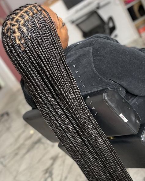 Small Neat Knotless Braids, Small Knotless Box Braids Skunk Stripe, Full Small Knotless Box Braids, Small Buttlength Knotless Braids, Long Xsmall Knotless, Small Notlessbox Braids Styles Long, Full Knotless Box Braids, Noteless Braids Styling Ideas, Smeduiem Knotless Braids