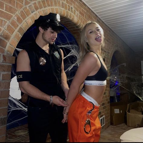 Cute Couples Costumes, Cute Couple Halloween, Halloween Parejas, Halloween Fits, Hot Halloween Outfits, Costume Ideas Halloween, Halloween Couple, Pretty Halloween Costumes, Duo Halloween Costumes