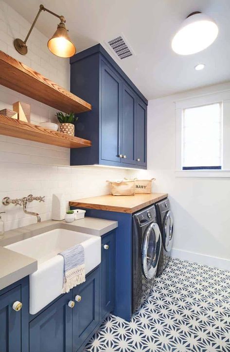 Magnificent modern farmhouse style interiors in Manhattan Beach Modern Farmhouse Laundry Room, Utility Room Designs, Blue Laundry Rooms, Room Storage Diy, Dream Laundry Room, Modern Laundry Rooms, Farmhouse Laundry Room, Laundry Room Cabinets, Laundry Room Remodel