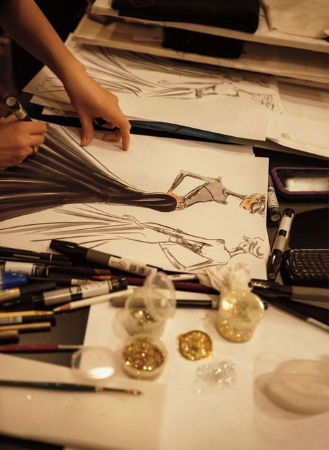 Fashion Dream Job, Fashion Designer Studio, Fashion Design Sketchbook, Career Fashion, Fashion Design Portfolio, Fashion Sketchbook, Model Aesthetic, Fashion Figures, Fashion Portfolio