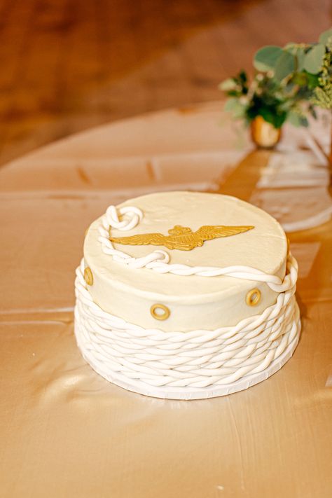 Naval Aviator (pilot) wings of gold with rope detail #navalaviator #pilot #navypilot #groomscake #militarywedding #militaryweddingcake #navywedding Military Wedding Cakes, Navy Pilot, Pilot Wings, Retirement Cake, Naval Aviator, Reunion Ideas, Military Wedding, Navy Wedding, Grooms Cake