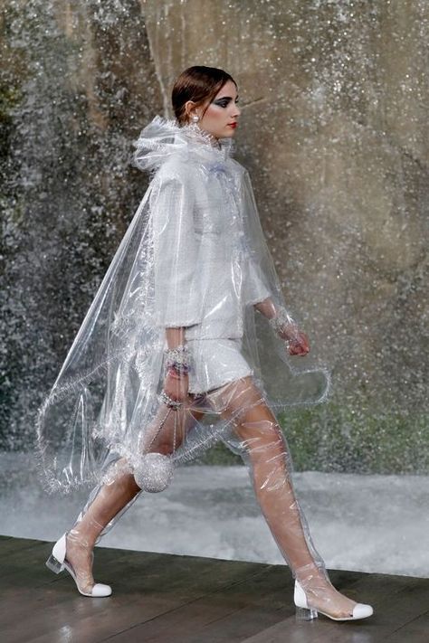 Chanel Clear PVC Rainboots Spring 2018 - Chanel Rainwear and Boots Spring 2018 Paris Fashion Week River Editorial, Trash Bag Dress, Chanel Rain Boots, Vinyl Shoes, Iridescent Fashion, Transparent Boots, Hunter Boots Outfit, Plastic Boots, Rain Fashion