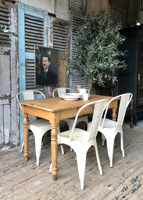 Antique Dining Table And Chairs, Antique Dining Table, French Farmhouse Table, Tolix Chair, Dining Tables And Chairs, Kitchen Queen, Camino Real, Antique Dining Tables, Living Hall