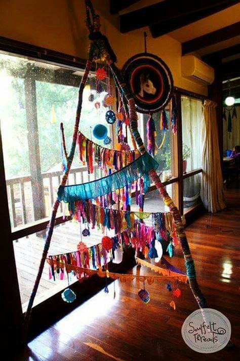 Christmas tree Hippie Christmas Decorations, Solstice Tree, Funky Garden, Hippie Christmas, Solstice Party, Tree Structure, Solstice Celebration, Bohemian Christmas, Boho Lifestyle