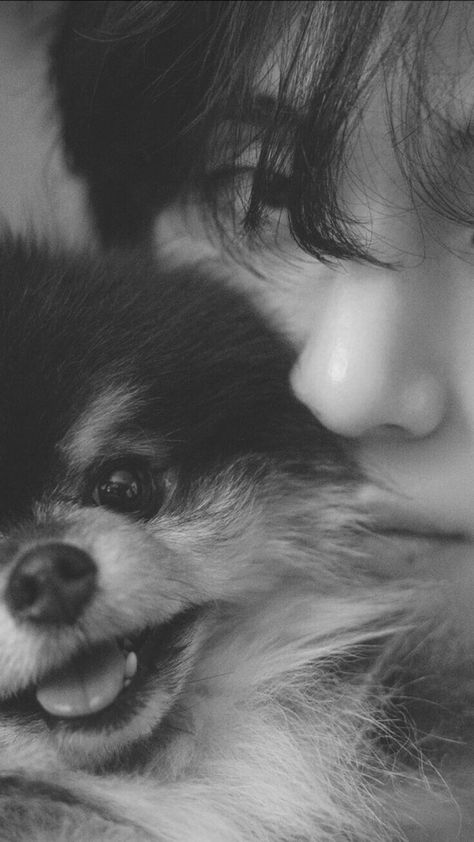 Kim Taehyung And Yeontan, Taehyung Black Wallpaper, Taehyung With Yeontan, Taehyung And Yeontan, Taehyung Wallpaper Aesthetic, Taehyung Yeontan, Duo Wallpaper, Taehyung Aesthetic Wallpaper, Aesthetic V Pictures