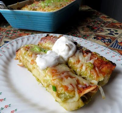 Green Chili Turkey Enchiladas, Green Chili Salsa, Turkey Enchiladas, How To Cook Greens, Creamed Peas, Shredded Turkey, Hot Cheese, Cheese Enchiladas, Green Enchilada Sauce