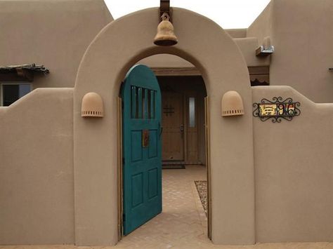 Entrance Door Ideas, Santa Fe Home, Adobe Home, African House, Earthship Home, Mud House, Adobe House, Casa Country, Santa Fe Style