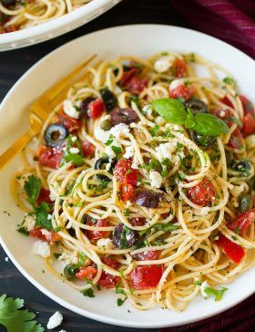 Greek Spaghetti, Greek Recipes Easy, Mediterranean Foods, Greek Dinners, Pastas Recipes, Easy Pasta Dinner, Easy Mediterranean Diet Recipes, Greek Pasta, Italian Foods