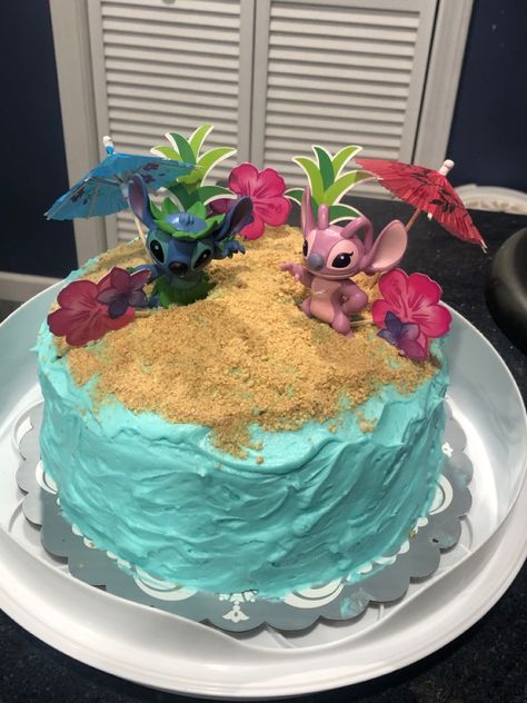 Easy Stitch Birthday Cake, Diy Stitch Birthday Cake, Diy Lilo And Stitch Cake, Easy Diy Stitch Cake, Stitch Birthday Cake Easy, Diy Stitch Cake, Stitch Birthday Party Ideas Cake, Stitch Pool Party Ideas, Stitch Bday Cake