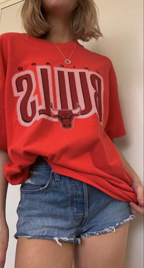 bulls oversized tshirt and shorts Oversized Tee With Shorts Outfit, Baggy Shirts With Shorts, Short Jeans And T Shirt Outfit, Big Shirts And Shorts Outfits, Baggy Top And Shorts, Baggy Tee And Shorts, Shorts With Baggy Shirt, Shorts And Big Tshirt Outfit, Oversize Shirt With Shorts