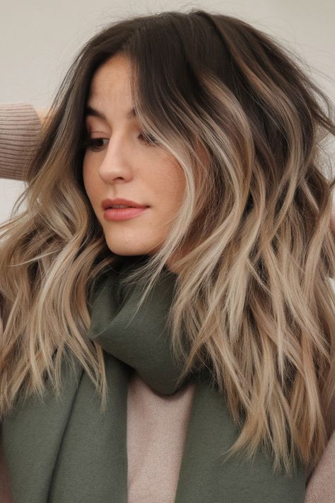 Elevate your hairstyle with this long wavy balayage wolf cut that radiates elegance. The balayage technique enhances dimension while fluffy layers add an inviting softness. This chic option is great for those looking for a sophisticated, relaxed style. Fluffy Wolf Cut, Wavy Balayage, Fluffy Layers, Razored Haircuts, Long Wolf Cut, Wavy Layers, Soft Bangs, Balayage Technique, Choppy Bangs