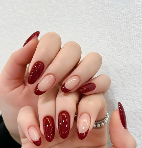 Red Nails Soft Gel, Oval Fall Nails Acrylic, Wine Nail Designs, Atum Nails, Red Nails Simple, Daisy Acrylic Nails, Fancy Nail Art, Hello Nails, Simple Gel Nails