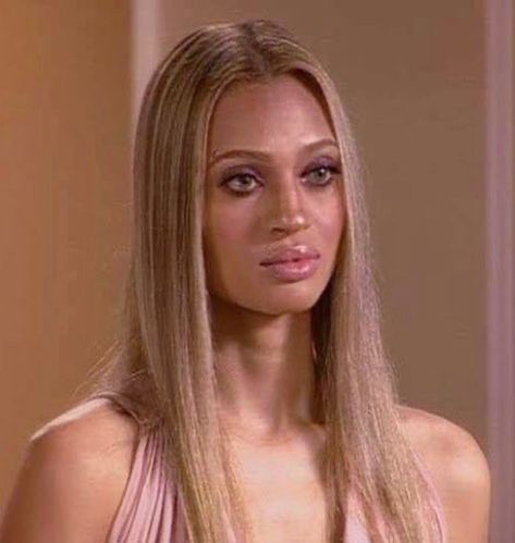 2000s Makeup Looks, Tyra Banks, Black Femininity, Next Top Model, Model Aesthetic, Vintage Models, Pretty Makeup, Top Model, Hair Inspo