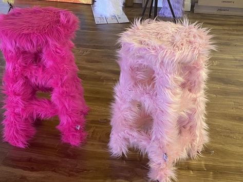 Cute Pink Decorations For Bedrooms, Mannequin Torso Decor, Pink Fur Wall, Lovecore Room, Girl Apartment Decor, Beauty Room Decor, Future Apartment Decor, Cute Bedroom Decor, Apartment Decor Inspiration